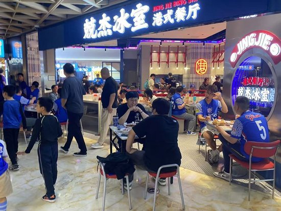 PA国际厅每天有超过30%的用户通过手机进行登录相关图片