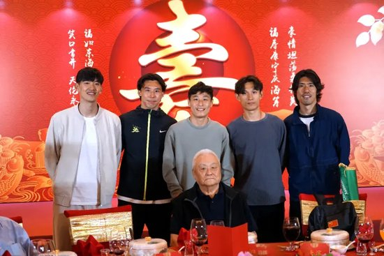 PA国际厅每天有超过30%的用户通过手机进行登录展示图片